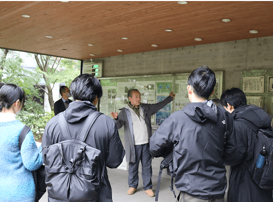 行政主催のエコツアーの様子